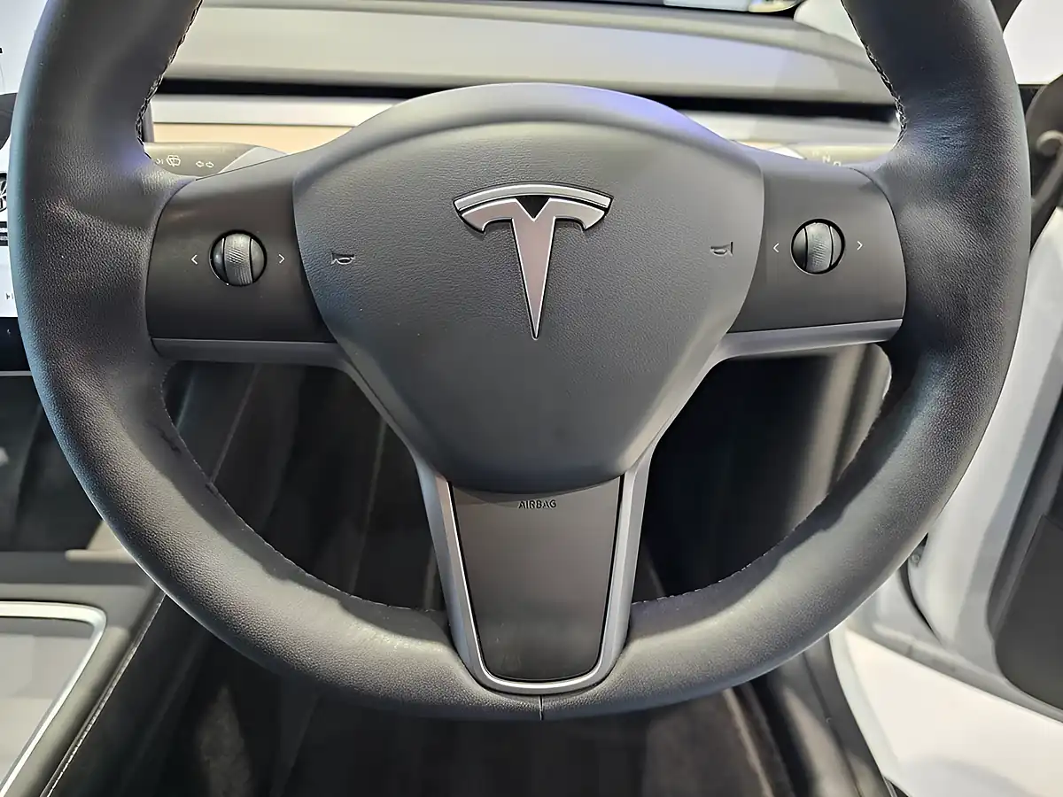Used 2022 Tesla Model Y Long Range White - Interior and Exterior details 14