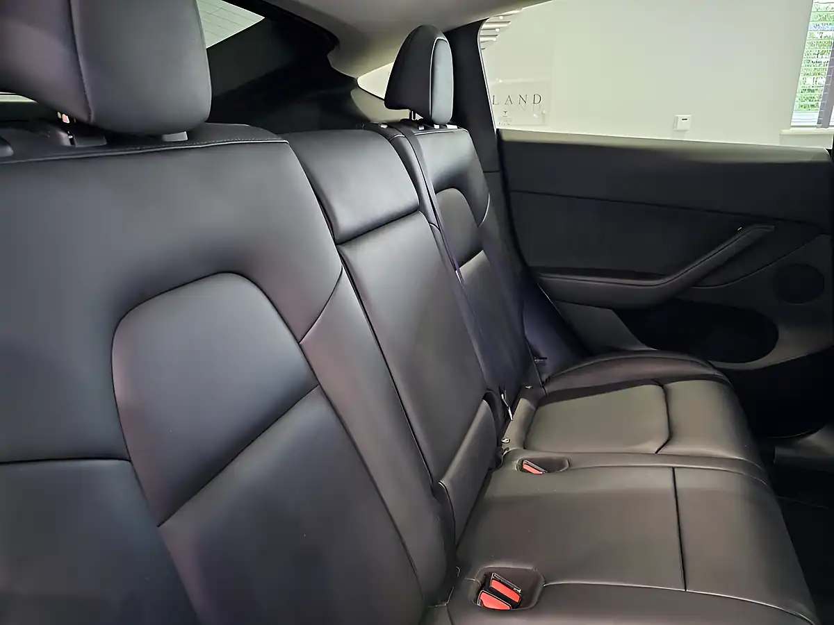 Used 2022 Tesla Model Y Long Range White - Interior and Exterior details 17