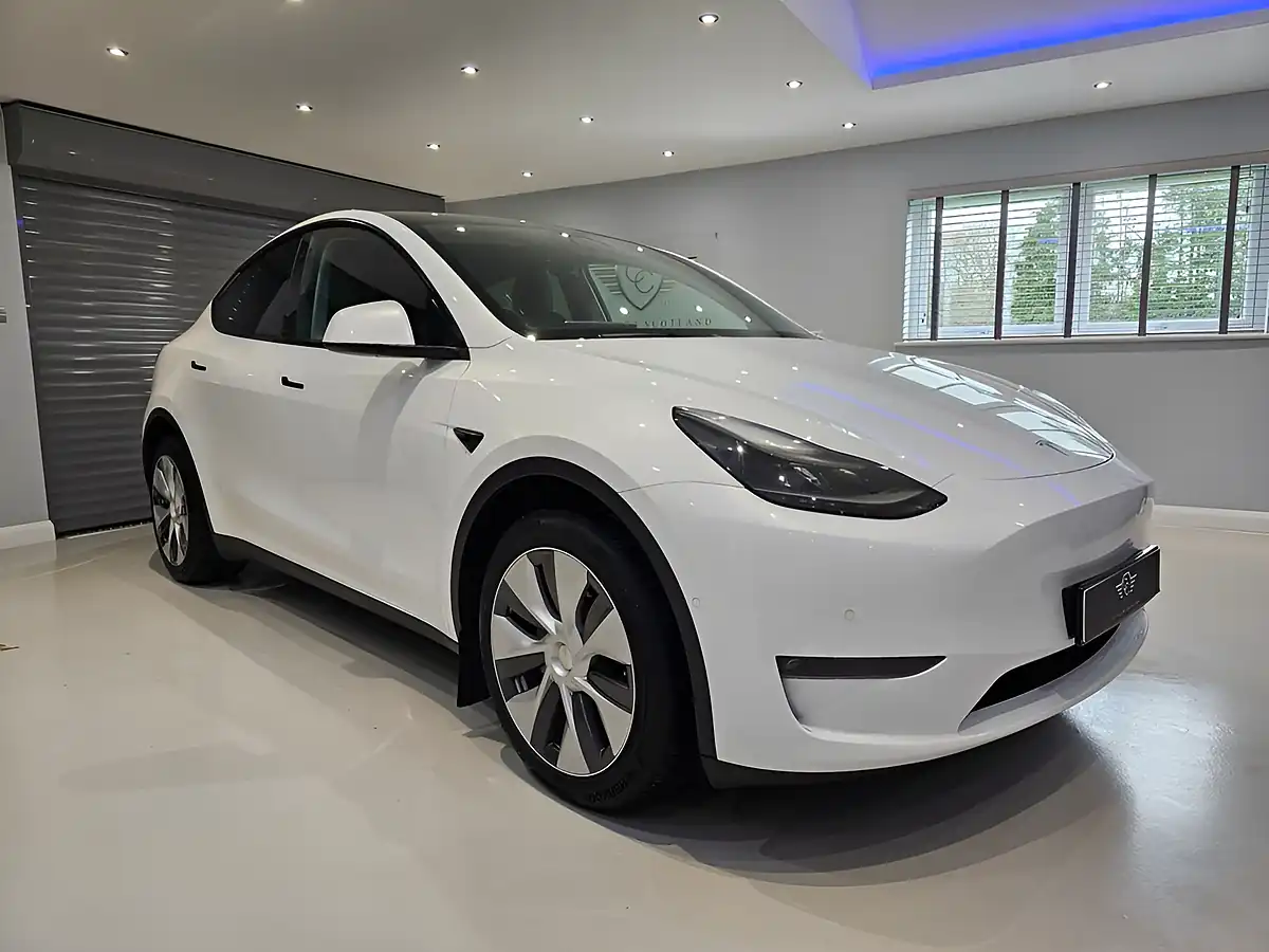 Used 2022 Tesla Model Y Long Range White - Interior and Exterior details 3