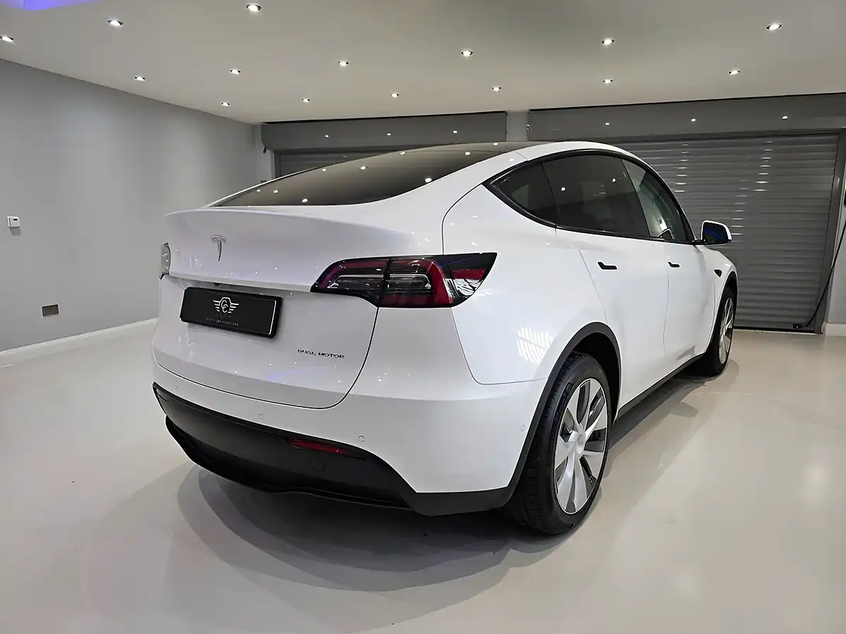 Used 2022 Tesla Model Y Long Range White - Interior and Exterior details 4