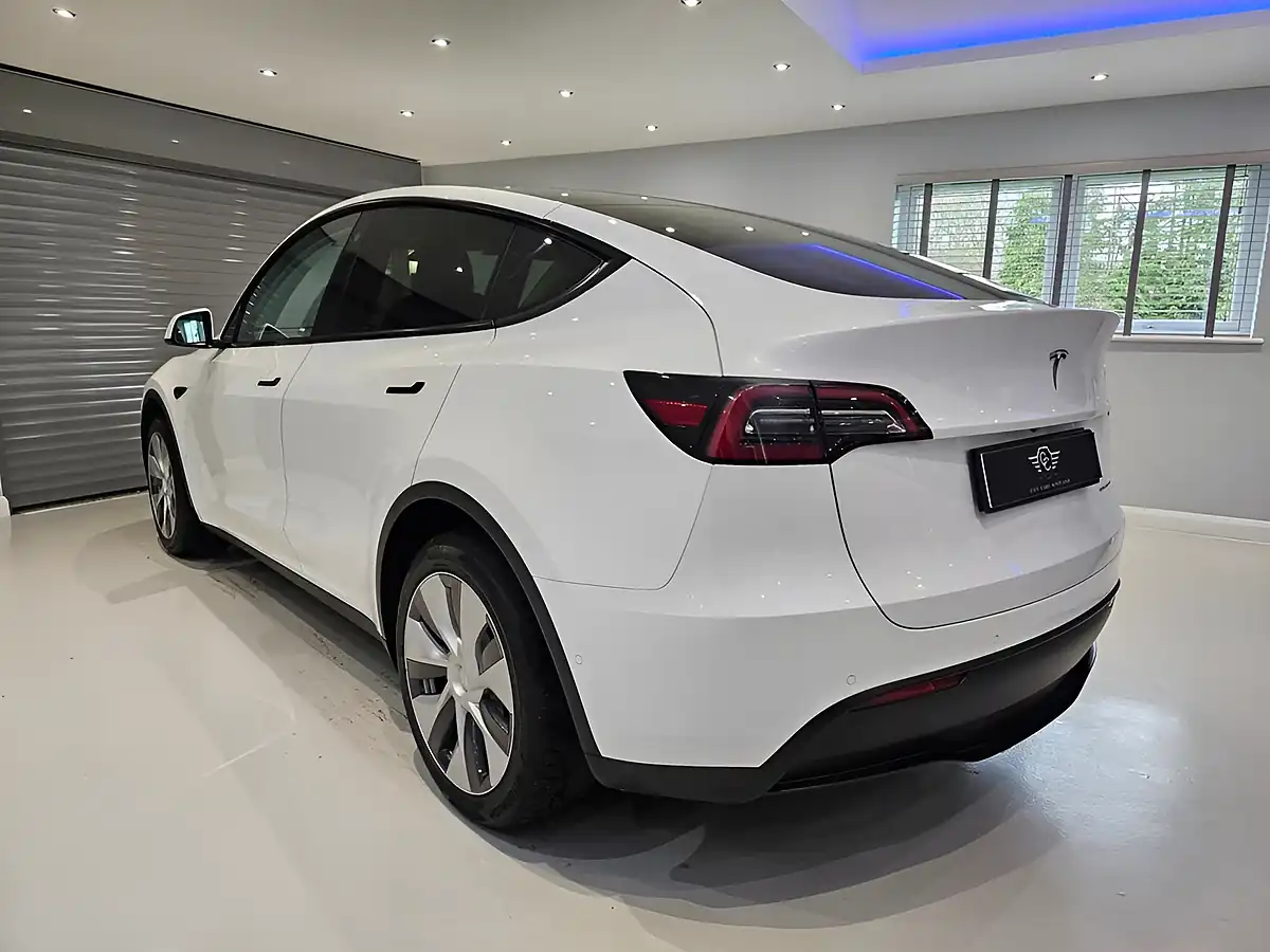 Used 2022 Tesla Model Y Long Range White - Interior and Exterior details 6