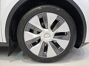 Used 2022 Tesla Model Y Long Range White - Interior and Exterior details 8
