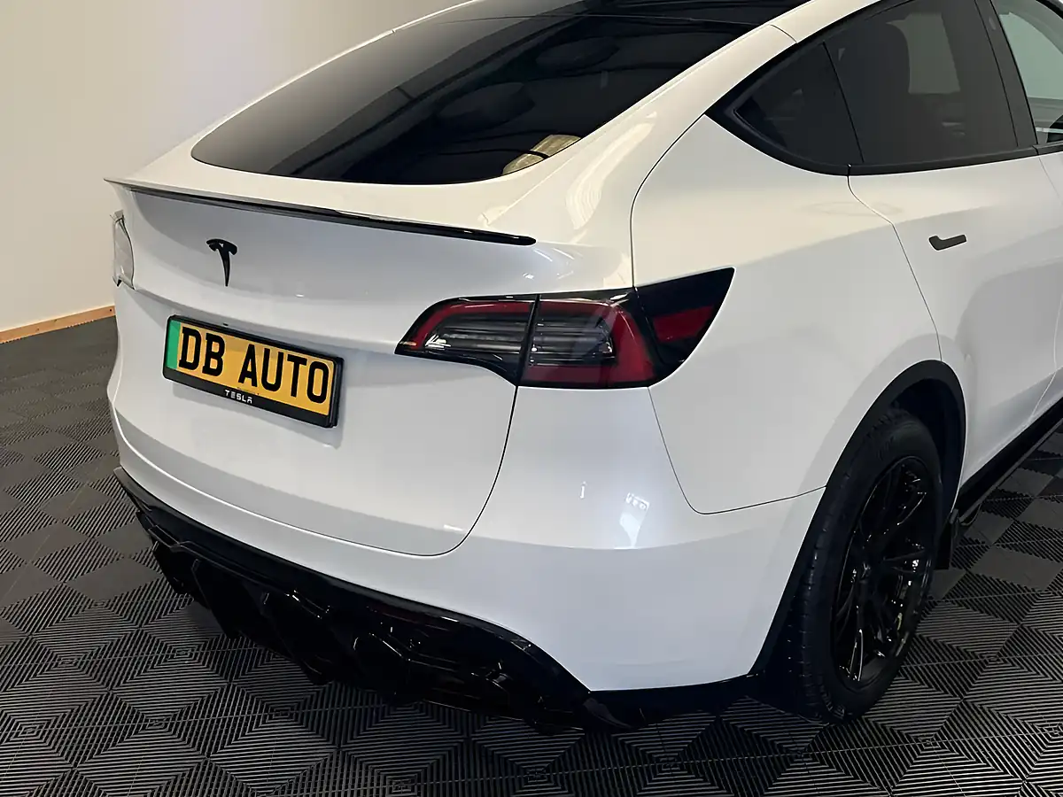 Used 2022 Tesla Model Y Long Range White - Interior and Exterior details 10