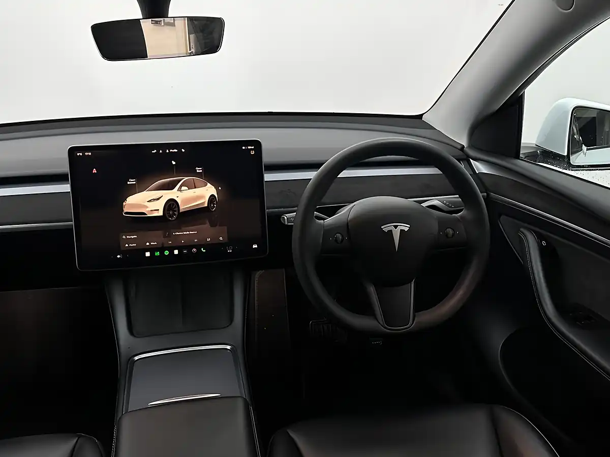 Used 2022 Tesla Model Y Long Range White - Interior and Exterior details 19