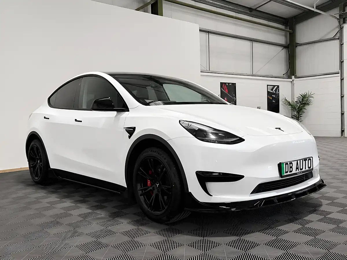 Used 2022 Tesla Model Y Long Range White - Interior and Exterior details 5