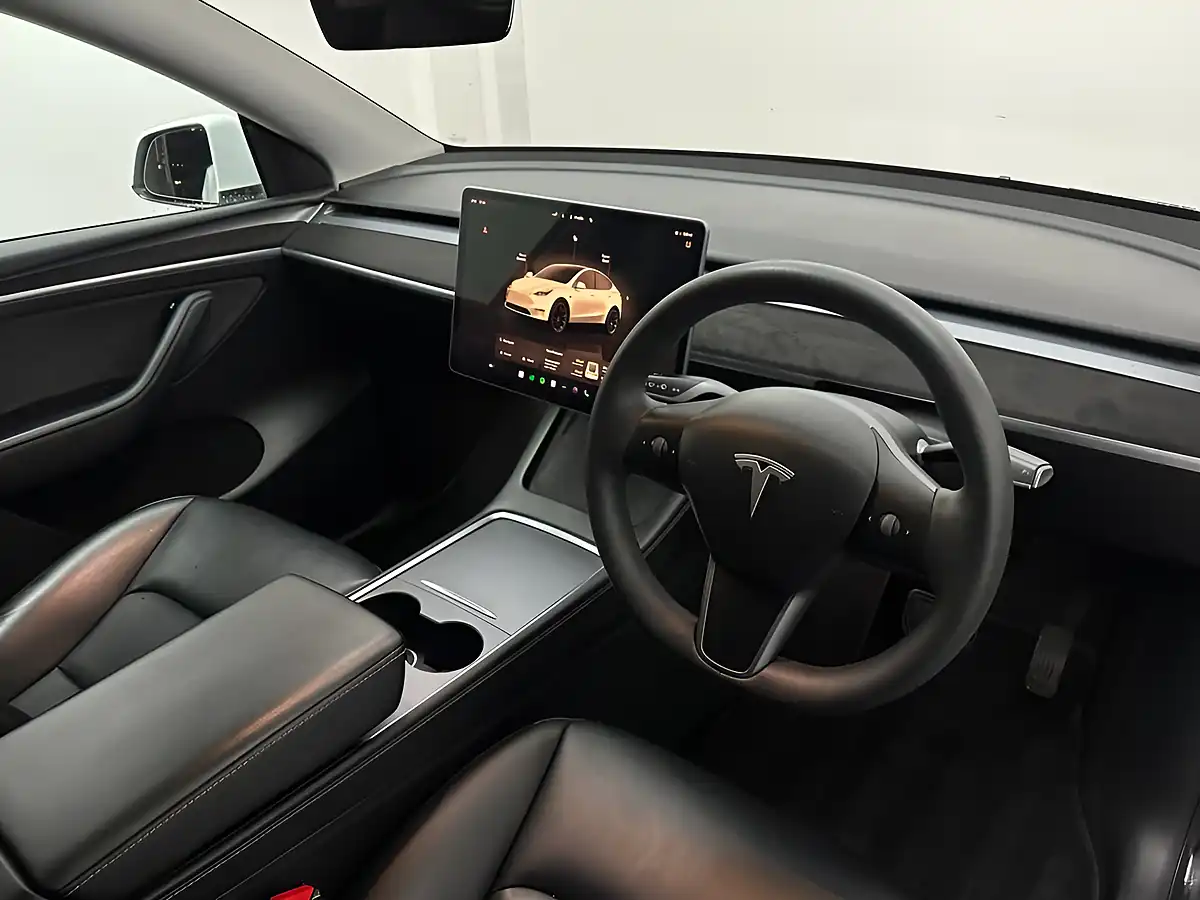 Used 2022 Tesla Model Y Long Range White - Interior and Exterior details 8