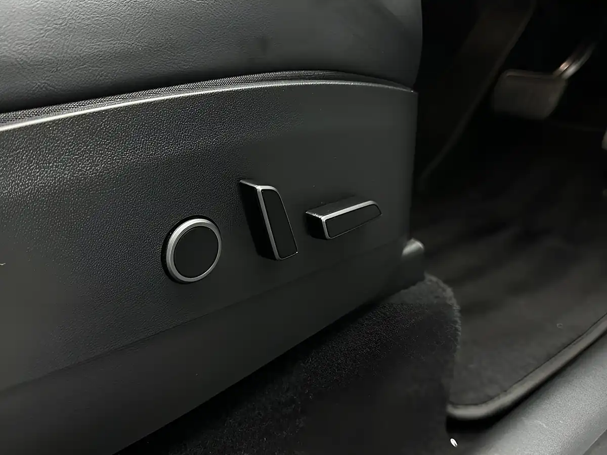 Used 2022 Tesla Model Y Long Range White - Interior and Exterior details 15