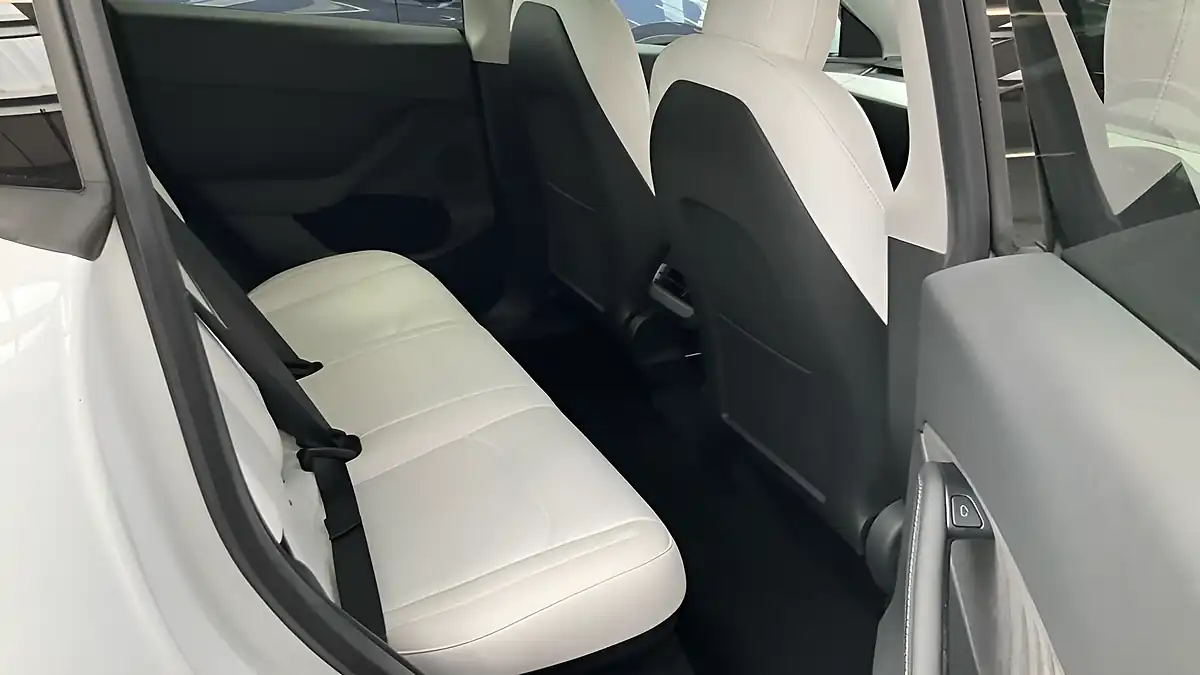 Used 2022 Tesla Model Y Long Range White - Interior and Exterior details 11