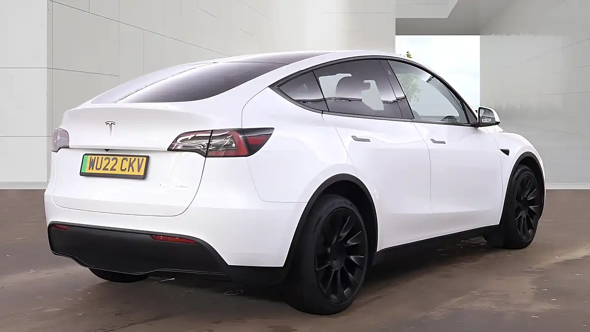 Used 2022 Tesla Model Y Long Range White - Interior and Exterior details 4