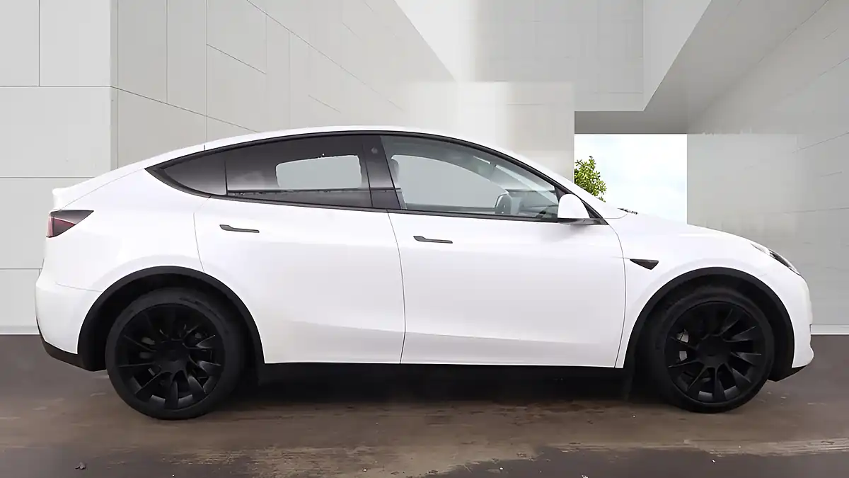 Used 2022 Tesla Model Y Long Range White - Interior and Exterior details 8