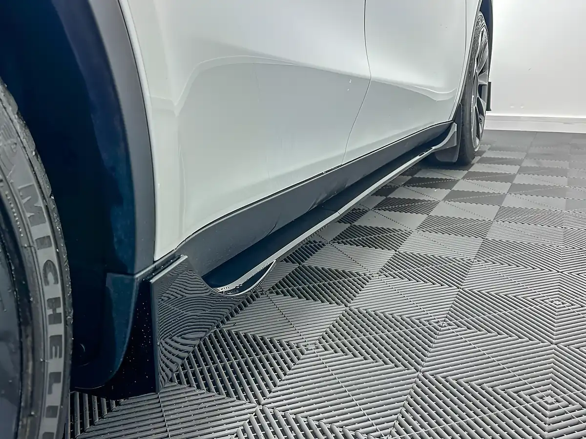 Used 2022 Tesla Model Y Long Range White - Interior and Exterior details 12