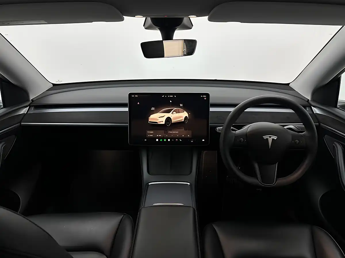 Used 2022 Tesla Model Y Long Range White - Interior and Exterior details 17