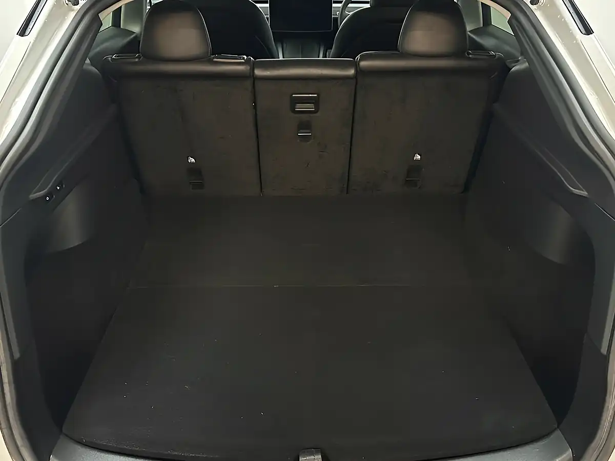 Used 2022 Tesla Model Y Long Range White - Interior and Exterior details 19