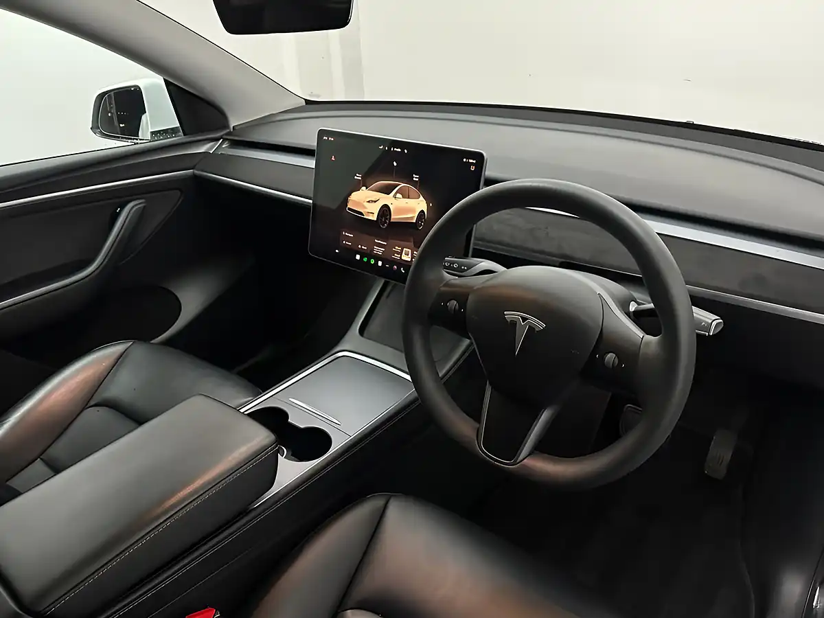 Used 2022 Tesla Model Y Long Range White - Interior and Exterior details 9