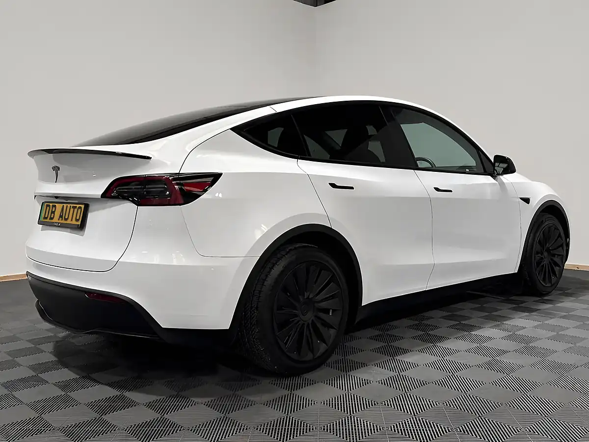Used 2022 Tesla Model Y Long Range White - Interior and Exterior details 12