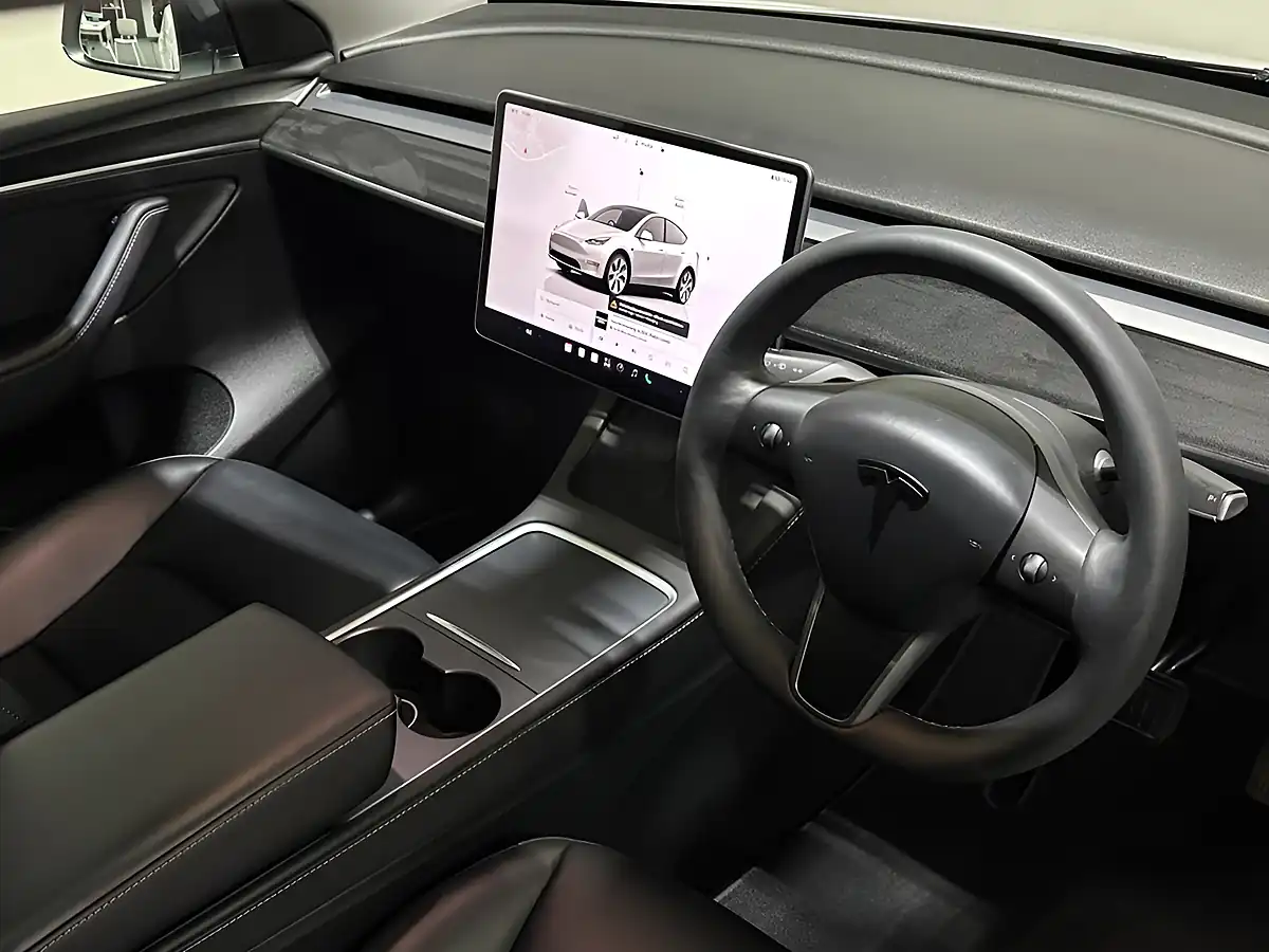 Used 2022 Tesla Model Y Long Range White - Interior and Exterior details 7
