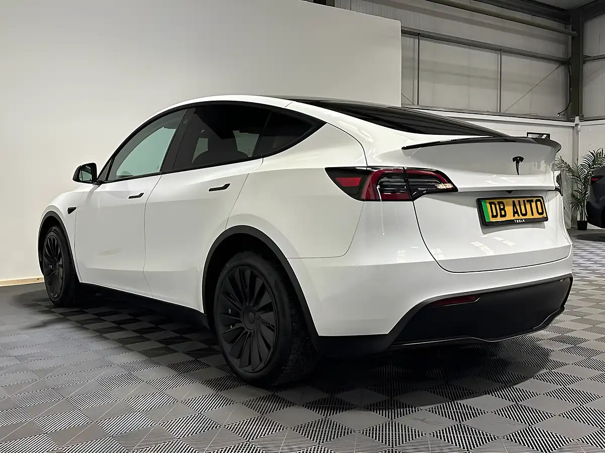 Used 2022 Tesla Model Y Long Range White - Interior and Exterior details 8