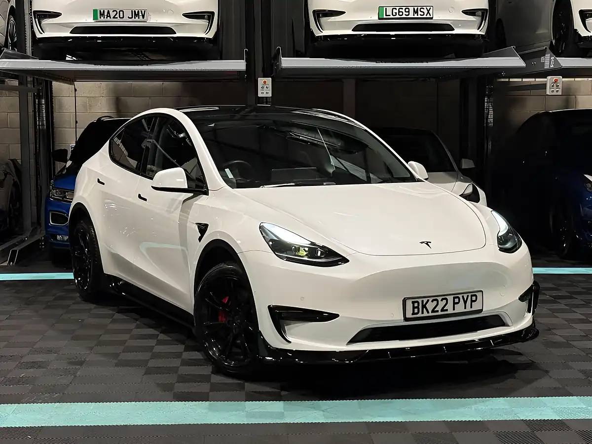 Used 2022 Tesla Model Y Long Range White - Front View