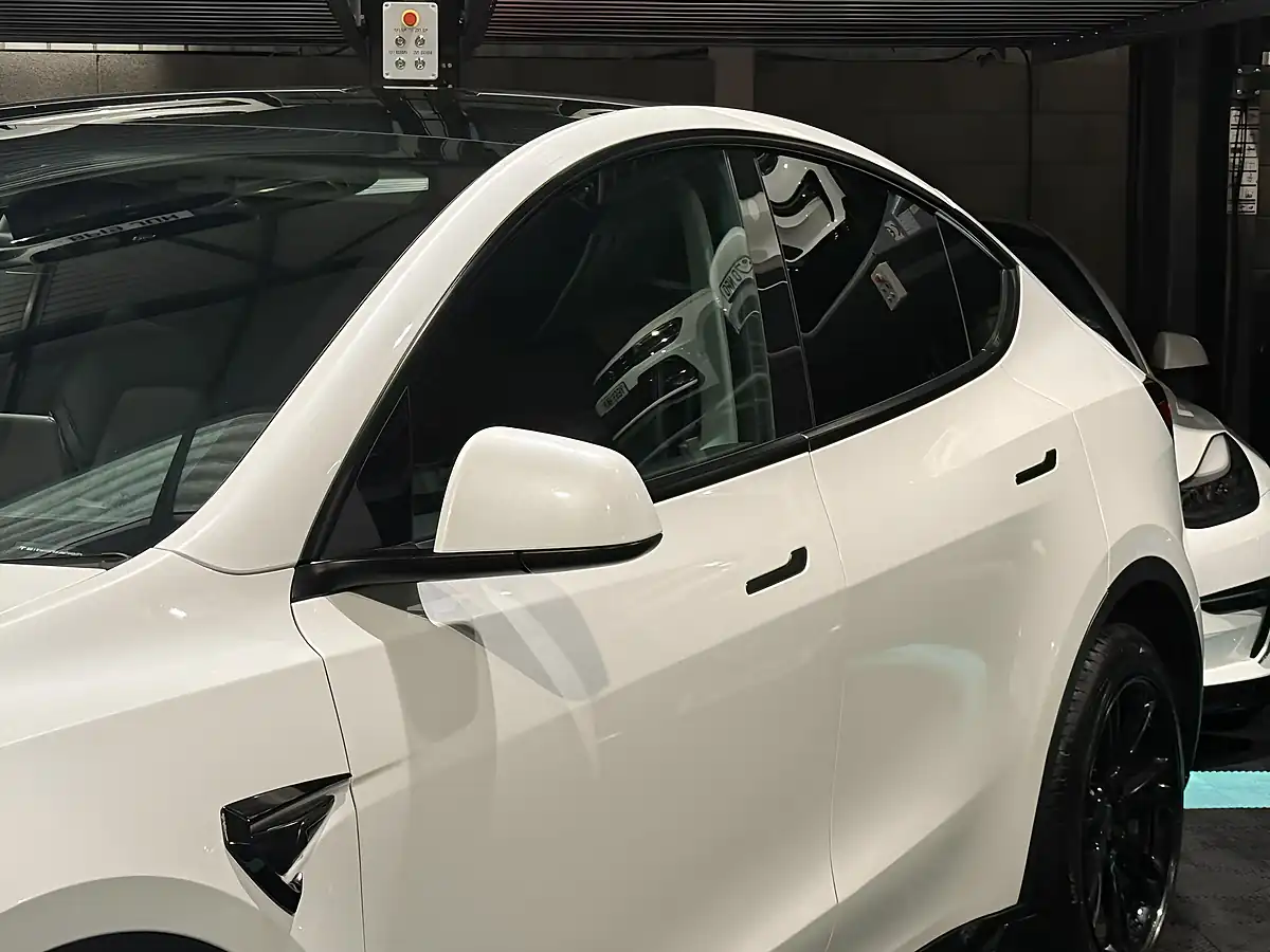 Used 2022 Tesla Model Y Long Range White - Interior and Exterior details 12