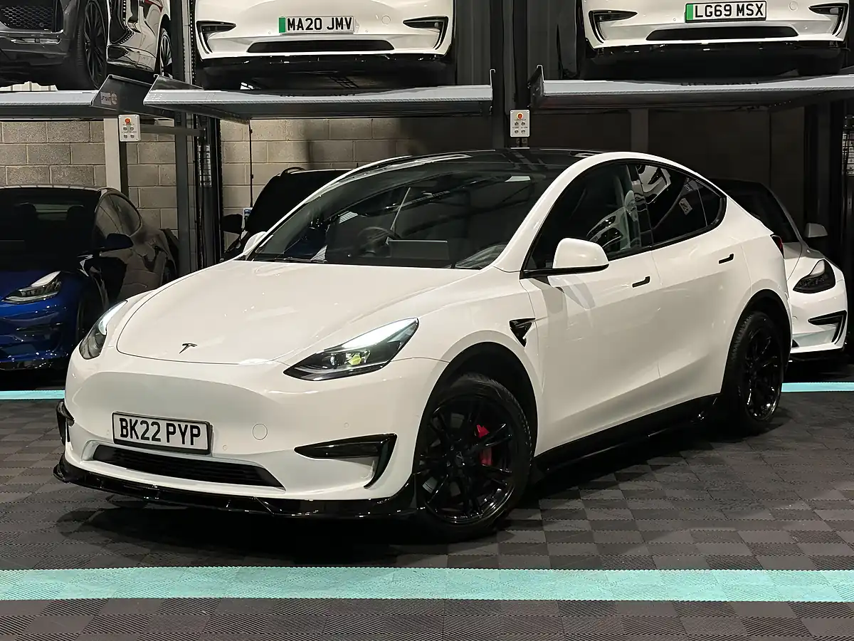Used 2022 Tesla Model Y Long Range White - Interior and Exterior details 5