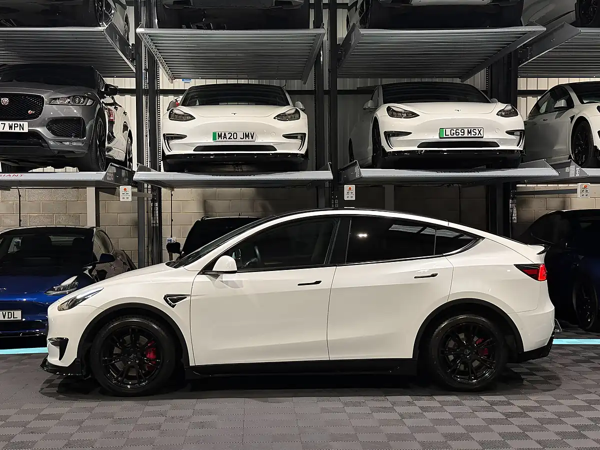 Used 2022 Tesla Model Y Long Range White - Interior and Exterior details 6