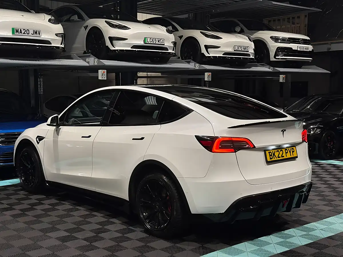 Used 2022 Tesla Model Y Long Range White - Interior and Exterior details 7