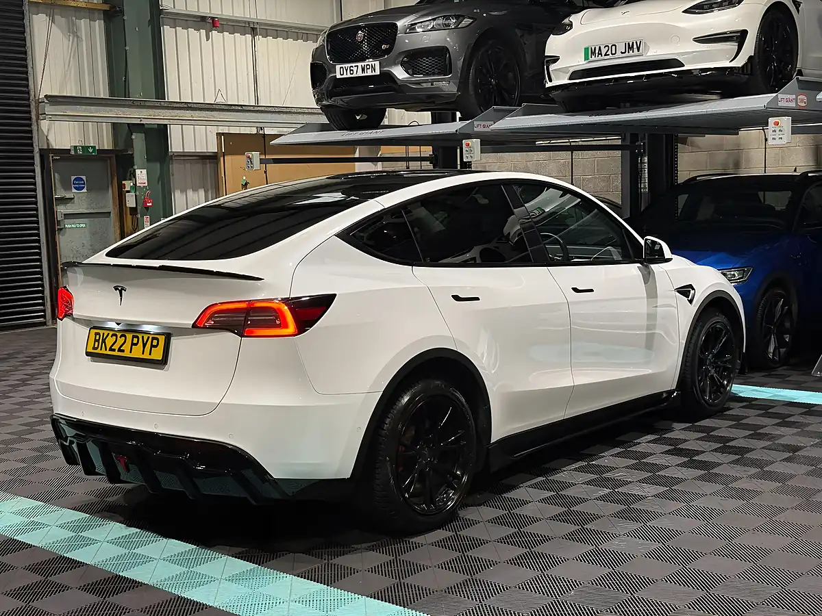 Used 2022 Tesla Model Y Long Range White - Interior and Exterior details 9