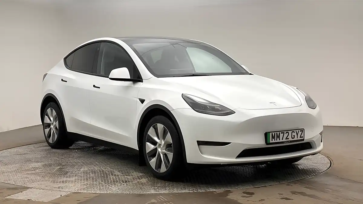 Used 2022 Tesla Model Y Long Range White - Front View