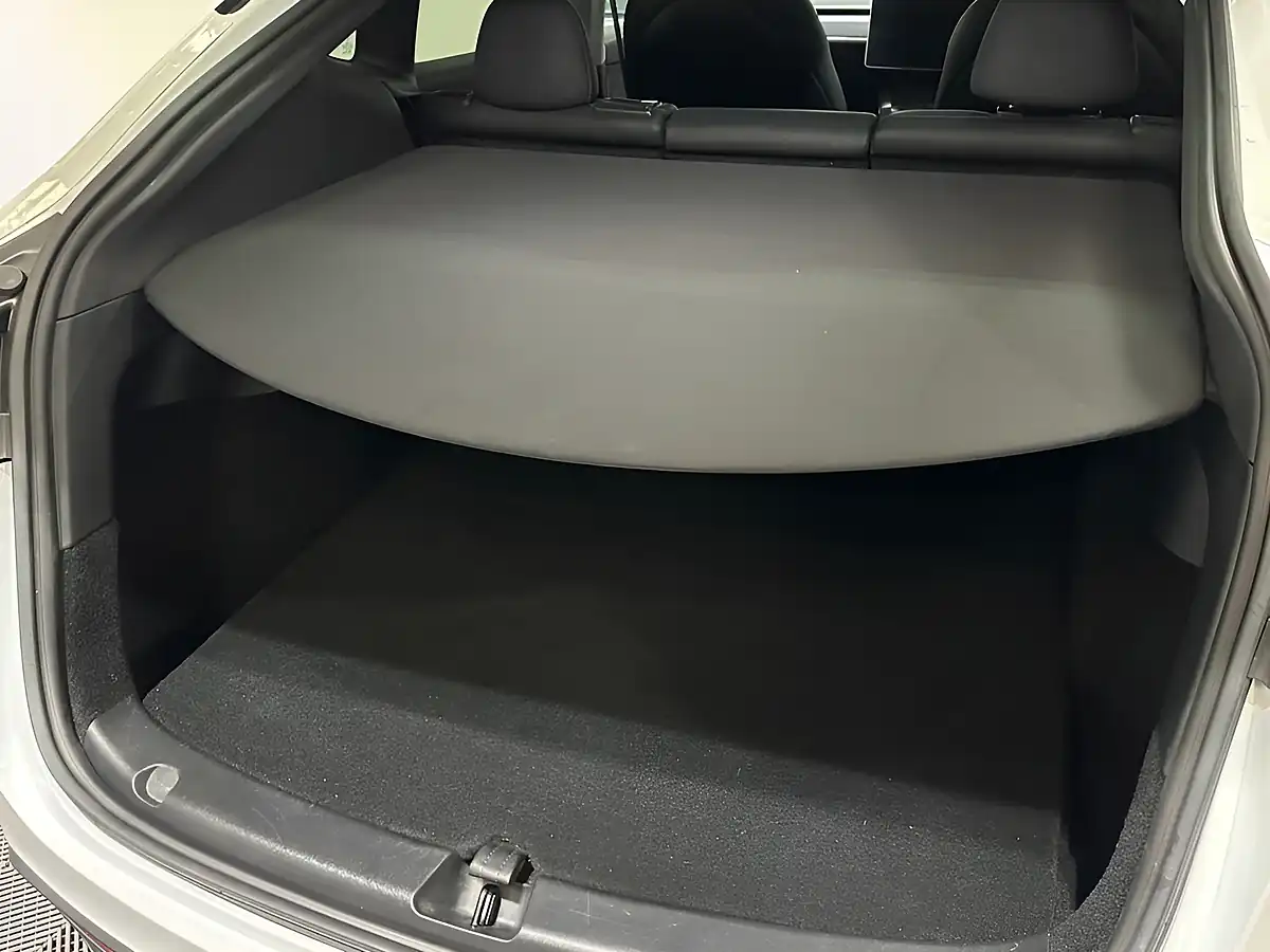Used 2022 Tesla Model Y Long Range White - Interior and Exterior details 14