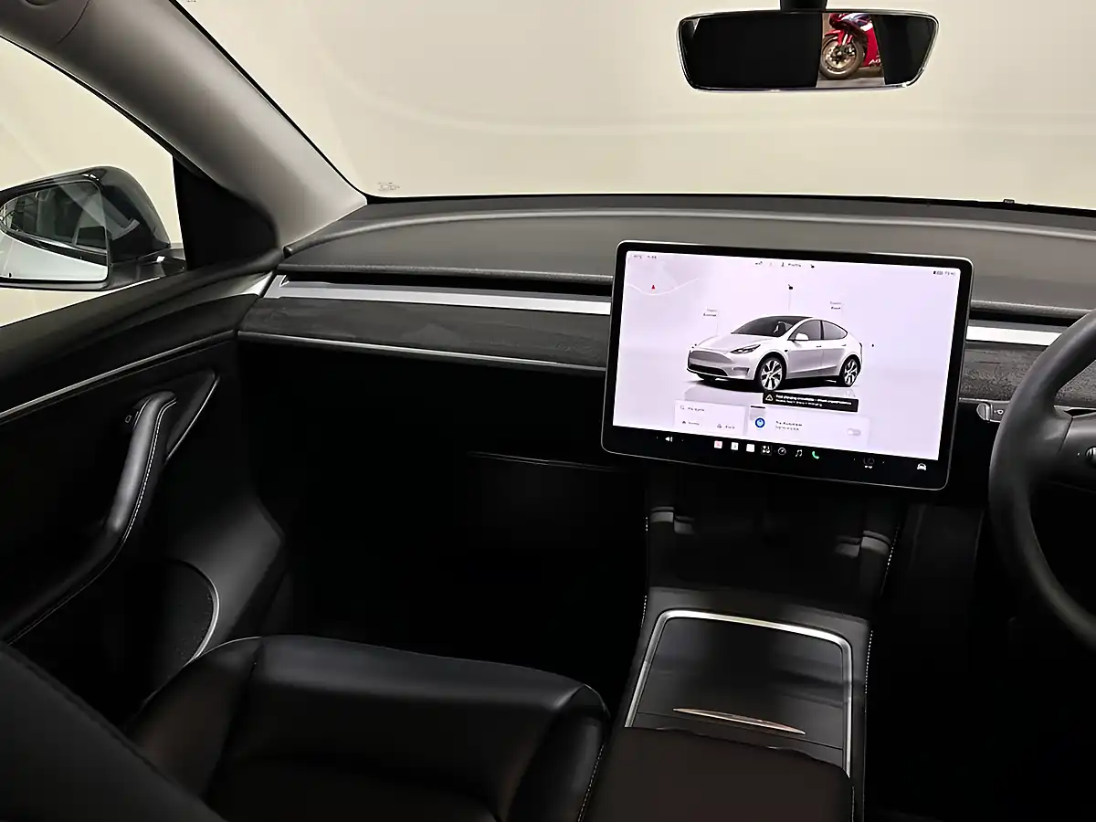 Used 2022 Tesla Model Y Long Range White - Interior and Exterior details 15