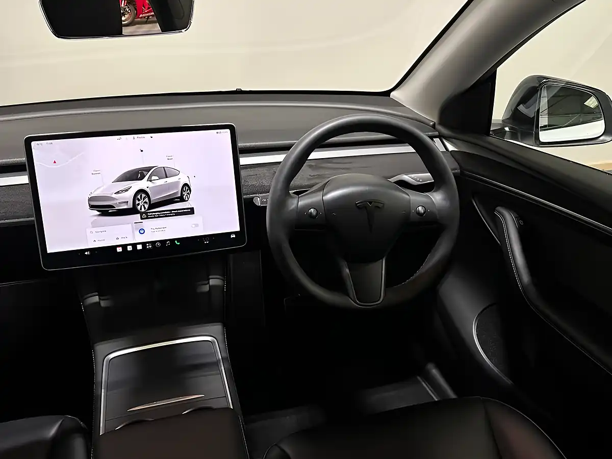 Used 2022 Tesla Model Y Long Range White - Interior and Exterior details 16