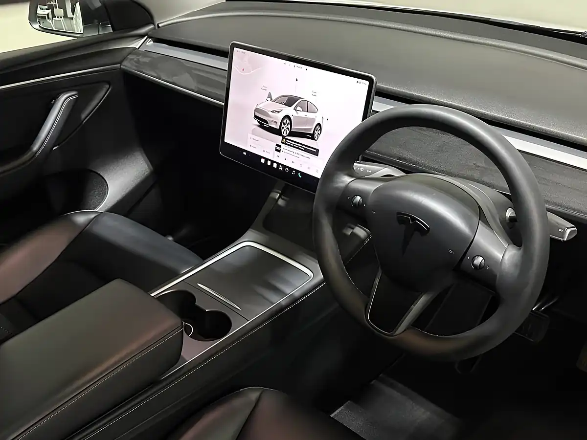 Used 2022 Tesla Model Y Long Range White - Interior and Exterior details 19