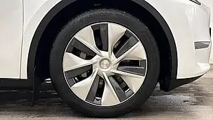 Used 2022 Tesla Model Y Long Range White - Interior and Exterior details 8