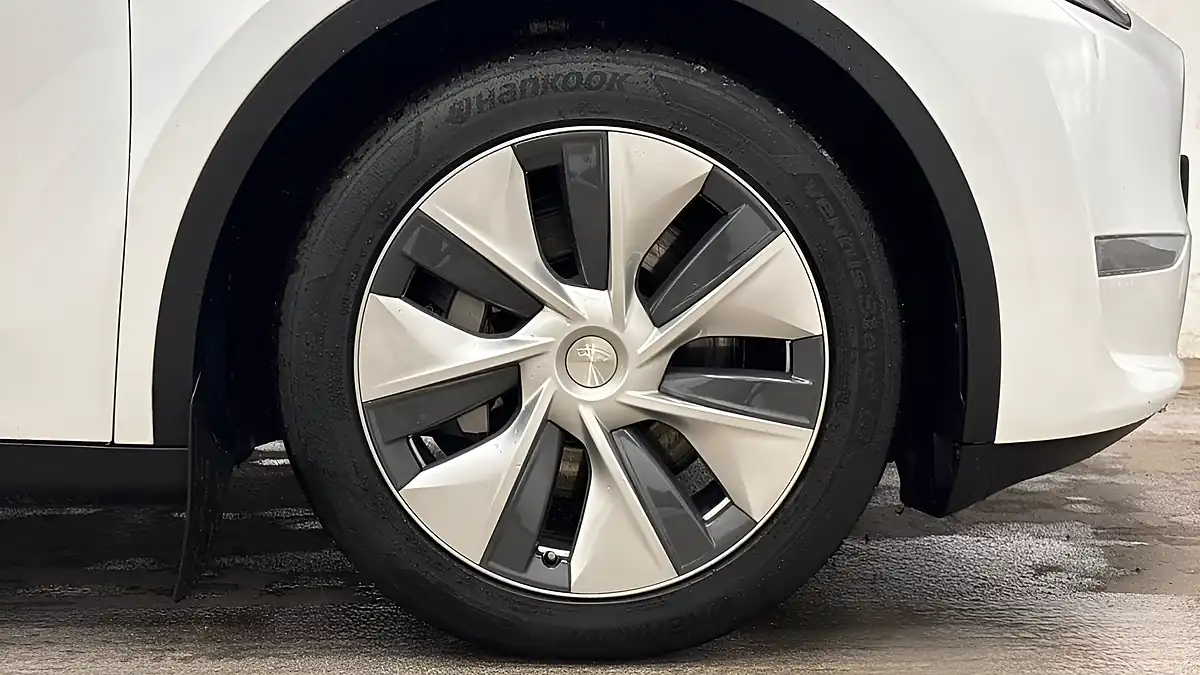 Used 2022 Tesla Model Y Long Range White - Interior and Exterior details 8
