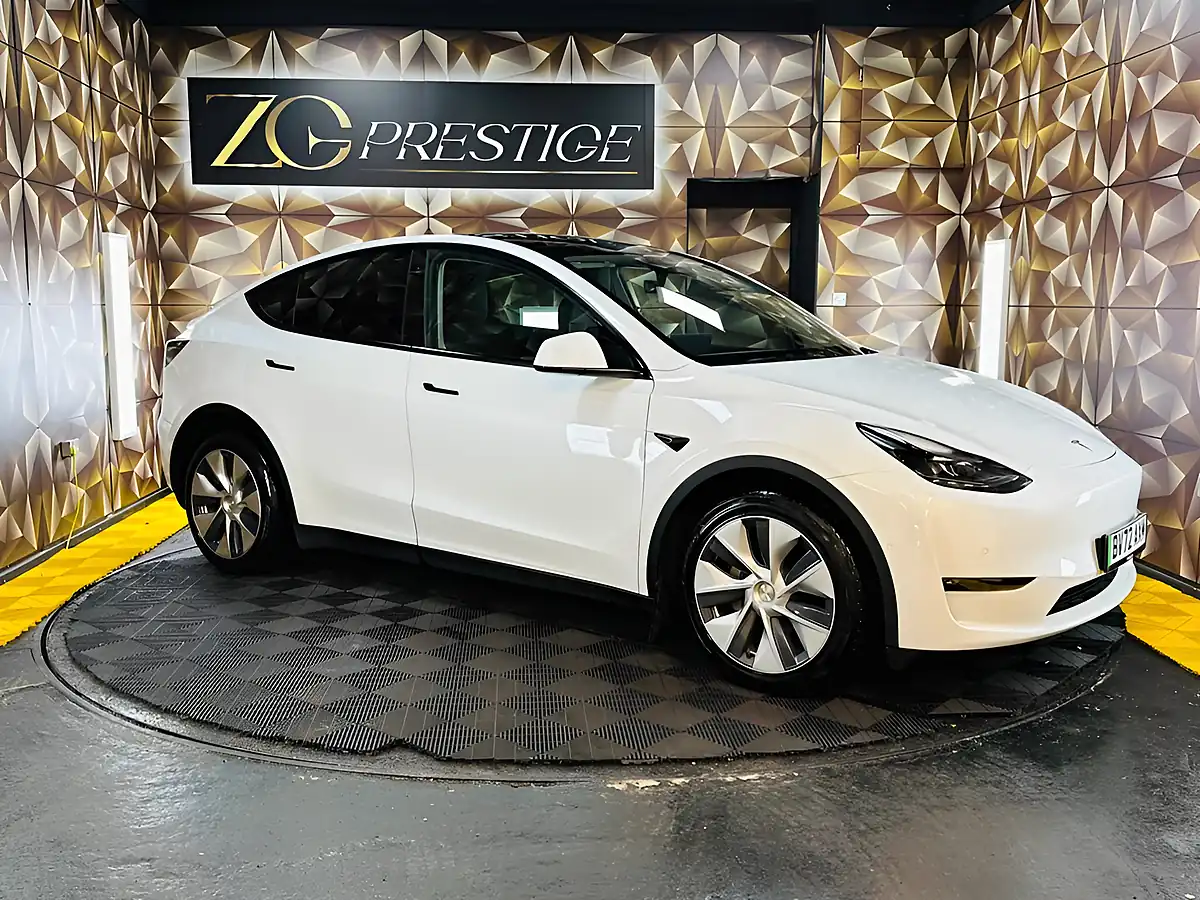 Used 2022 Tesla Model Y Long Range White - Front View