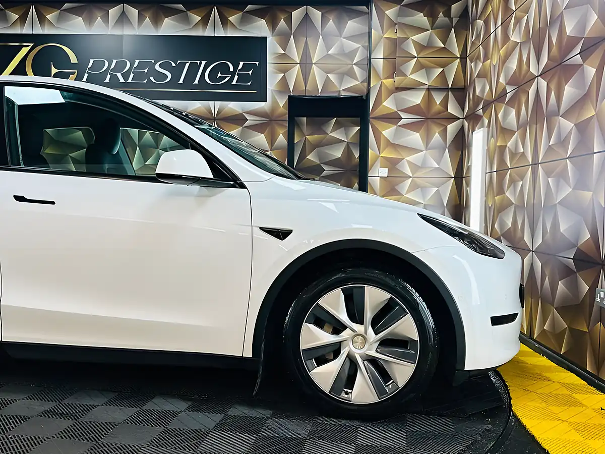 Used 2022 Tesla Model Y Long Range White - Interior and Exterior details 16