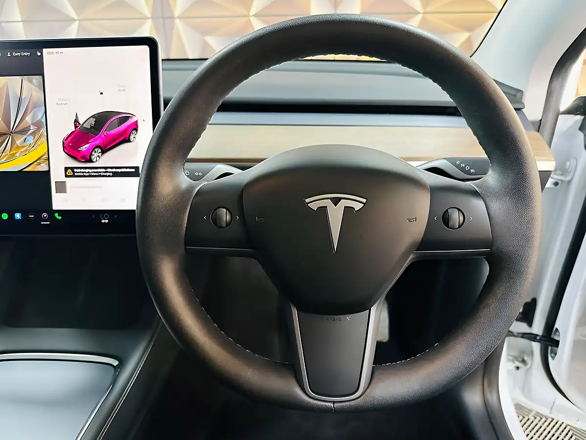 Used 2022 Tesla Model Y Long Range White - Interior and Exterior details 17
