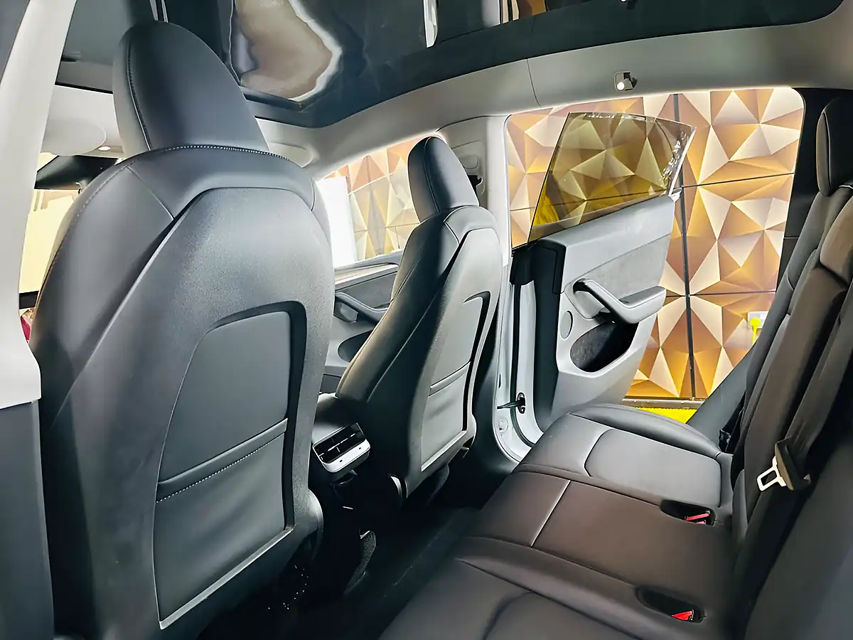 Used 2022 Tesla Model Y Long Range White - Interior and Exterior details 20