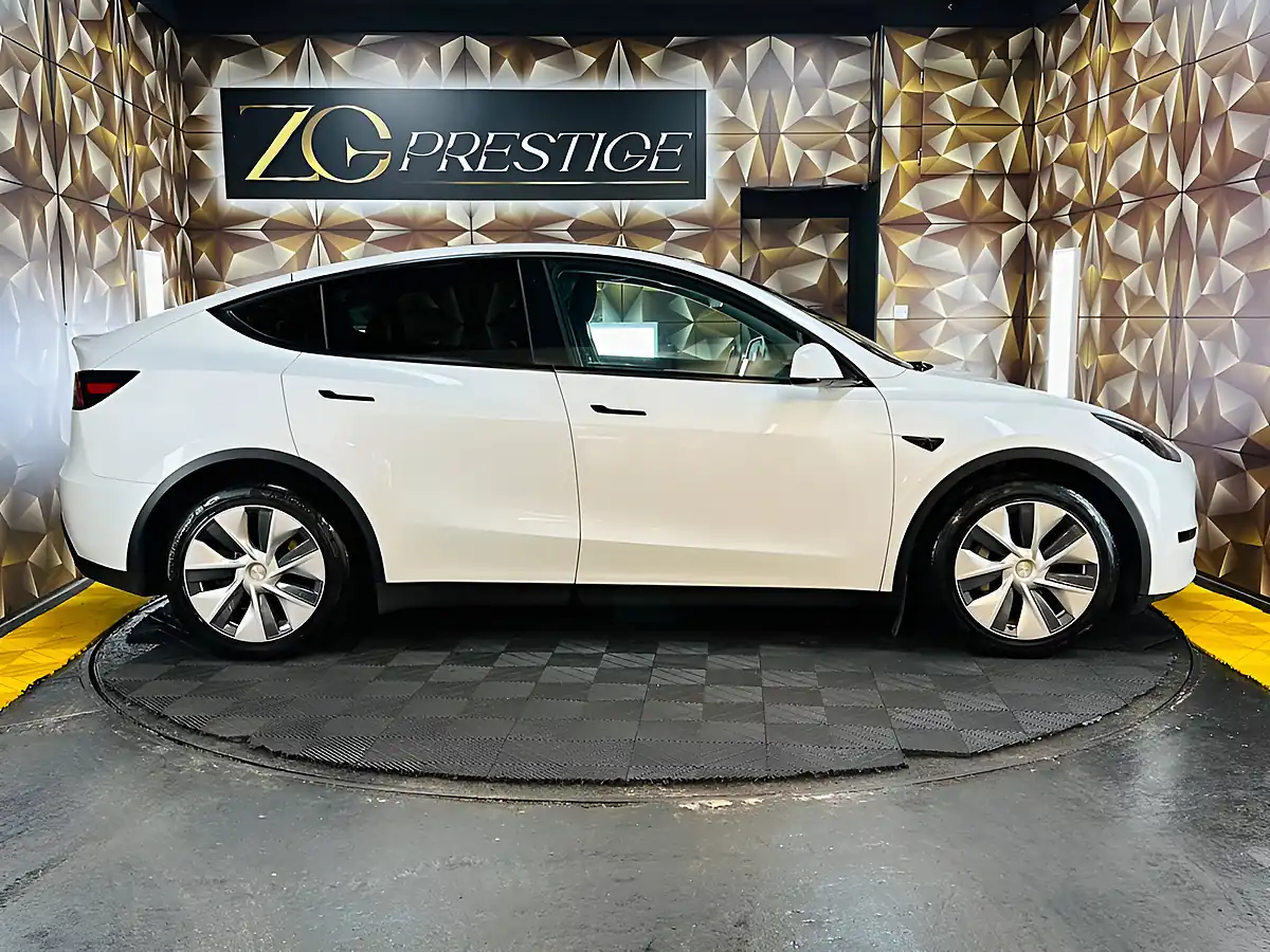 Used 2022 Tesla Model Y Long Range White - Interior and Exterior details 8