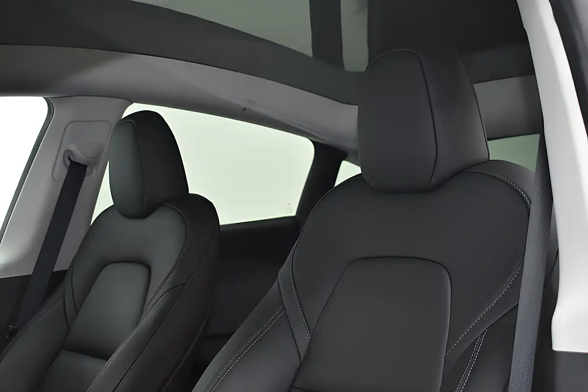 Used 2022 Tesla Model Y Long Range White - Interior and Exterior details 11