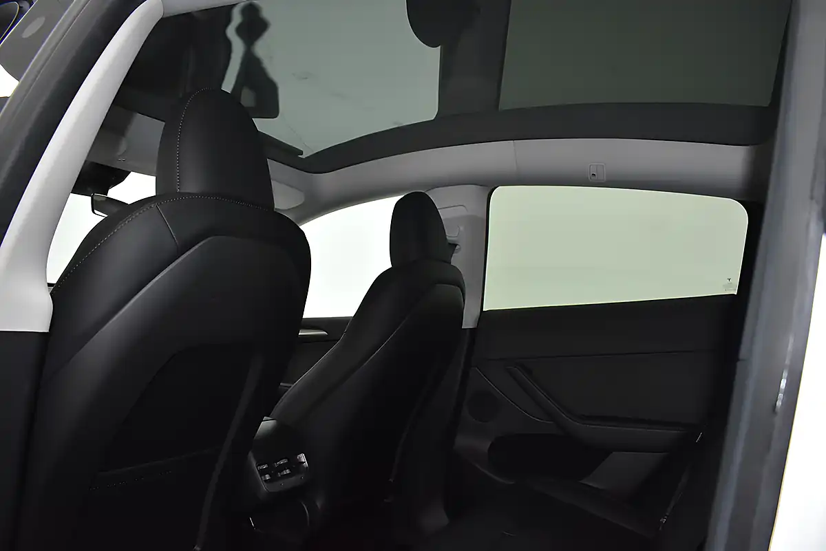 Used 2022 Tesla Model Y Long Range White - Interior and Exterior details 12