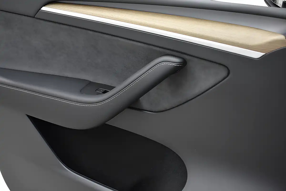 Used 2022 Tesla Model Y Long Range White - Interior and Exterior details 13