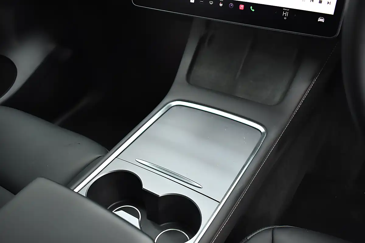 Used 2022 Tesla Model Y Long Range White - Interior and Exterior details 19