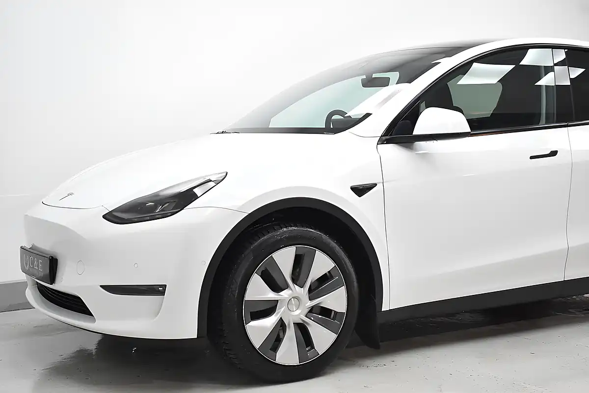Used 2022 Tesla Model Y Long Range White - Interior and Exterior details 3