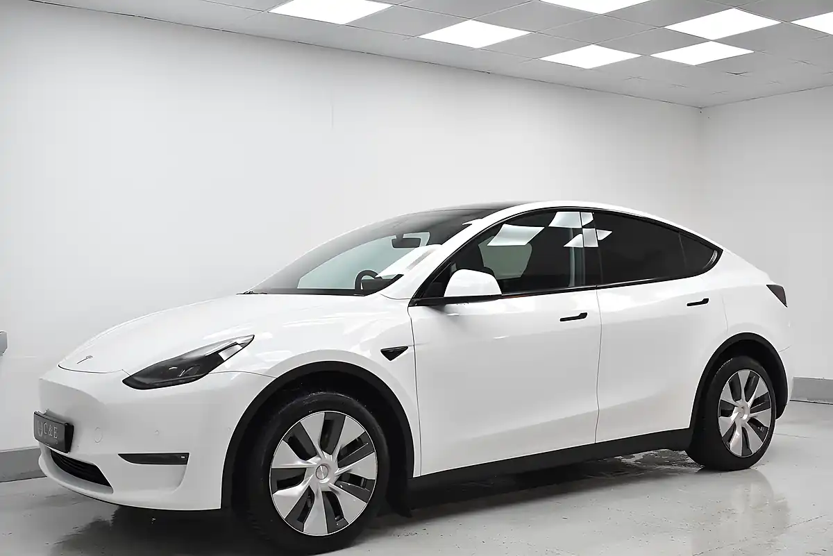 Used 2022 Tesla Model Y Long Range White - Interior and Exterior details 4
