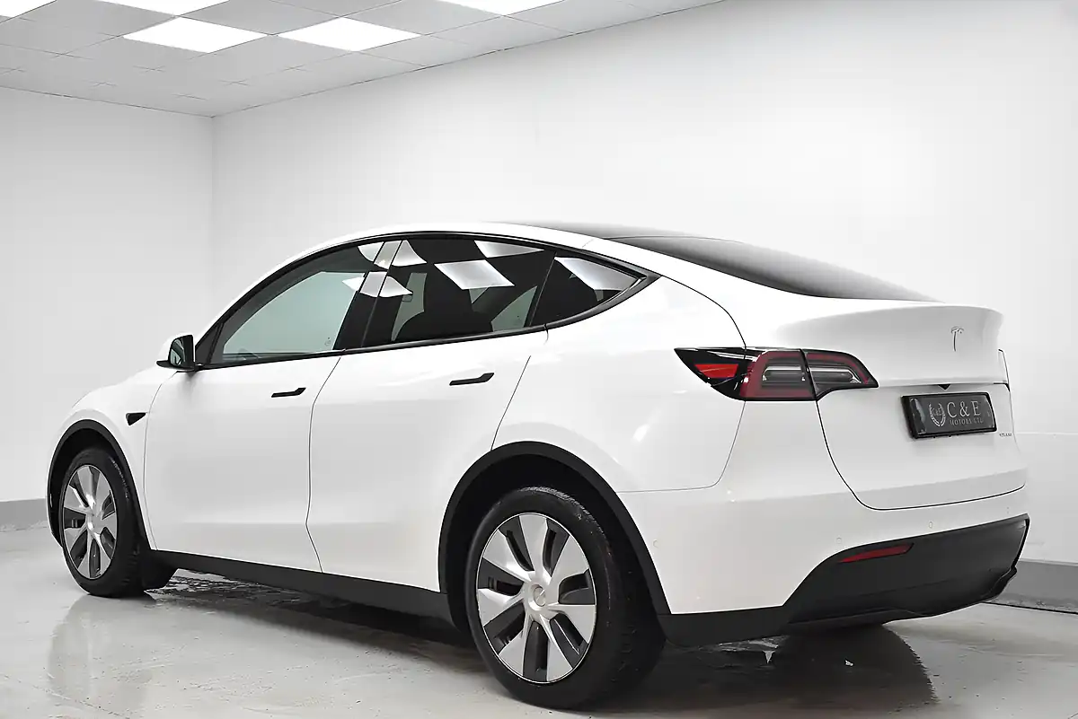 Used 2022 Tesla Model Y Long Range White - Interior and Exterior details 9
