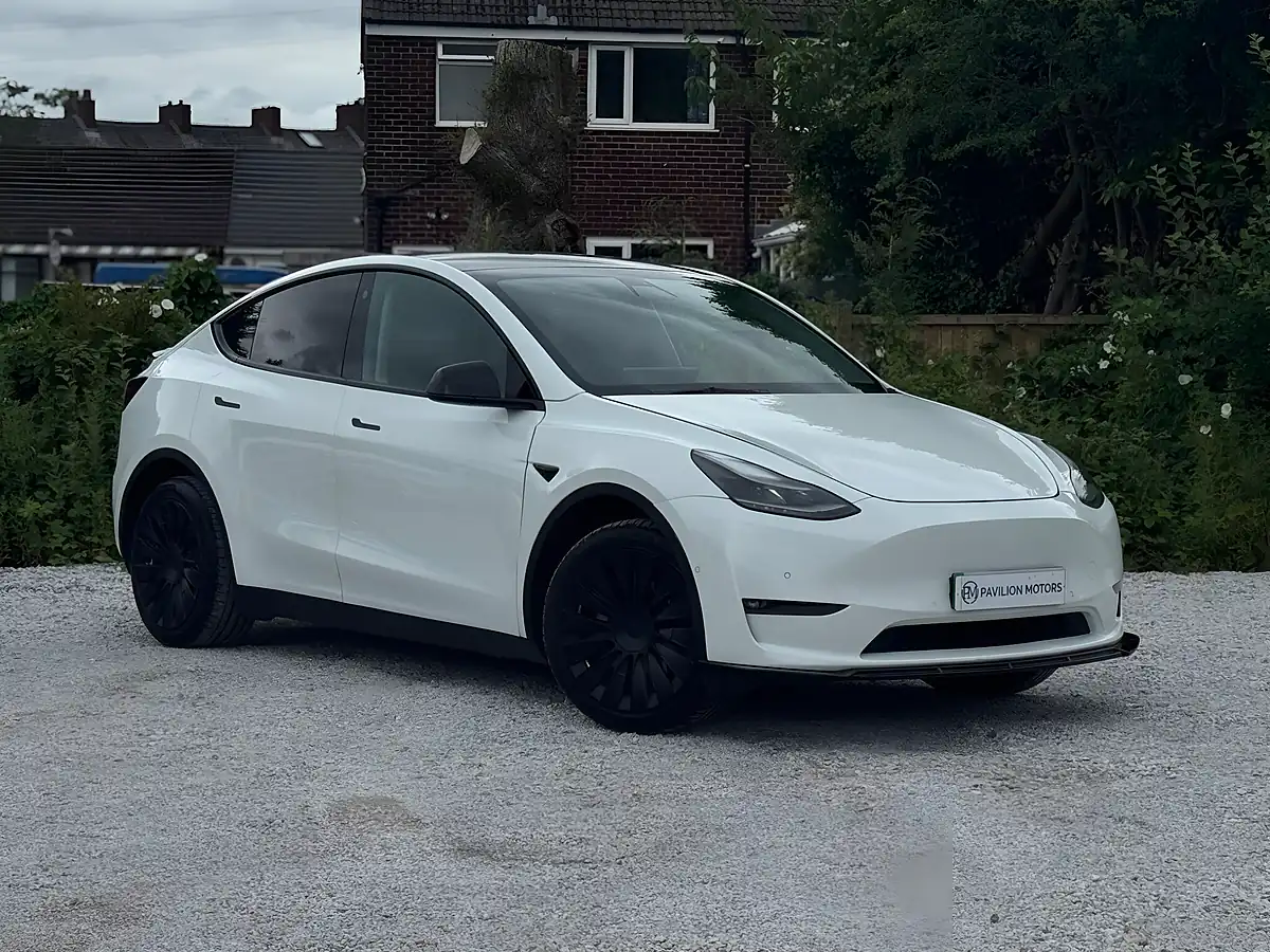 Used 2022 Tesla Model Y Long Range White - Front View