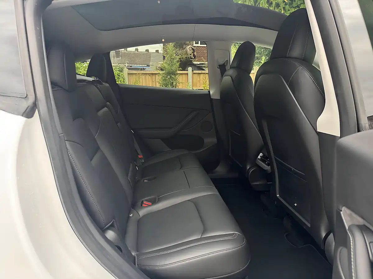Used 2022 Tesla Model Y Long Range White - Interior and Exterior details 11
