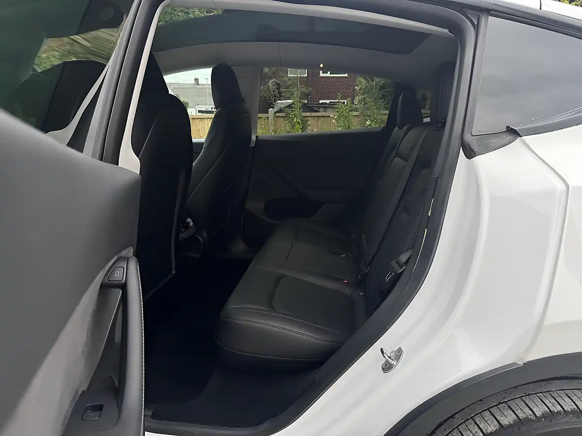 Used 2022 Tesla Model Y Long Range White - Interior and Exterior details 12