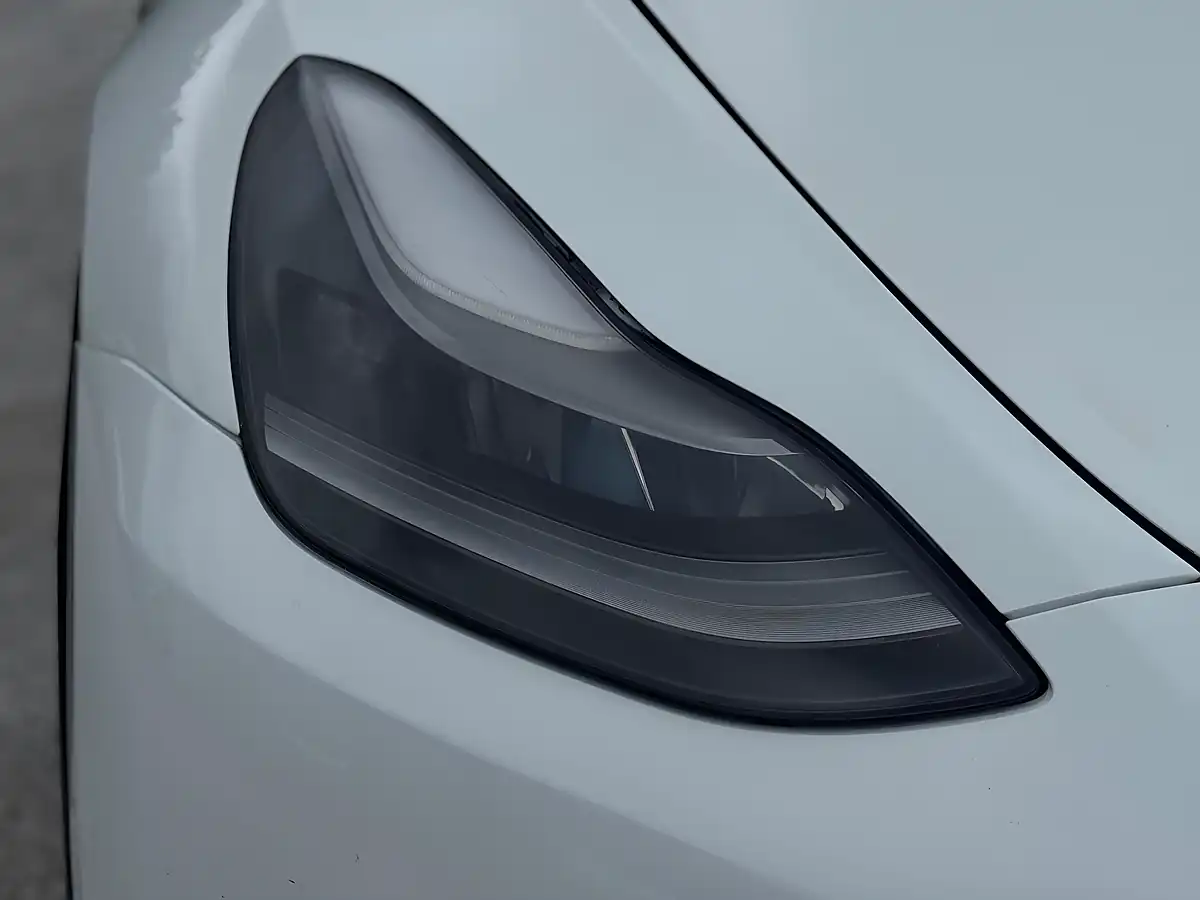 Used 2022 Tesla Model Y Long Range White - Interior and Exterior details 16